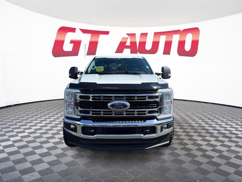 2023 Ford F-350 XLT photo 2