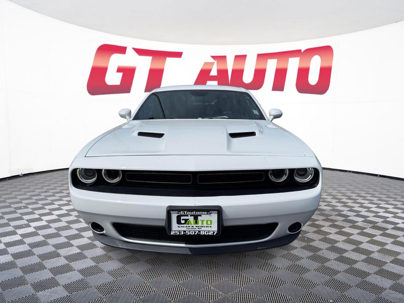 2019 Dodge Challenger SXT photo 2