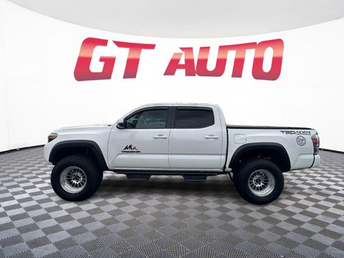 2022 Toyota Tacoma TRD Off-Road Double Cab Lower Image 2