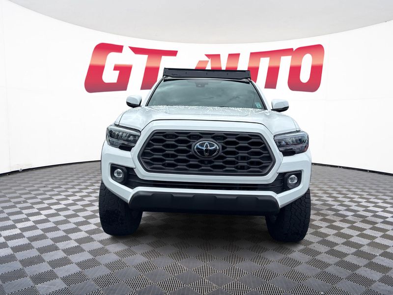 2022 Toyota Tacoma TRD Off-Road photo 2