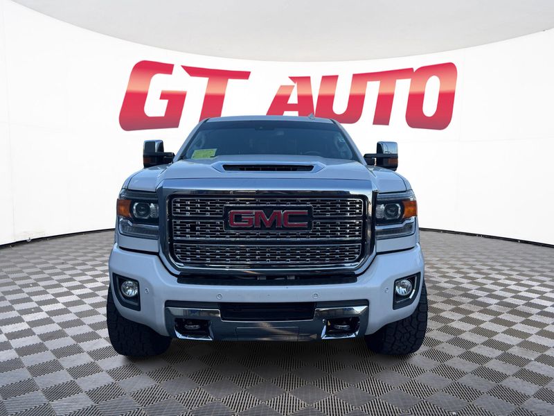 2019 Gmc Sierra HD Denali photo 2
