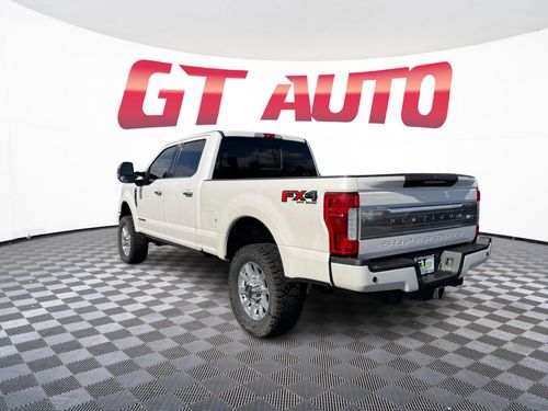 2017 Ford F-350 Super Duty Platinum Crew Cab Lower Image 3