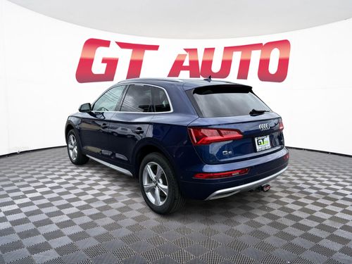 2020 Audi Q5 quattro Prestige 45 TFSI Lower Image 3