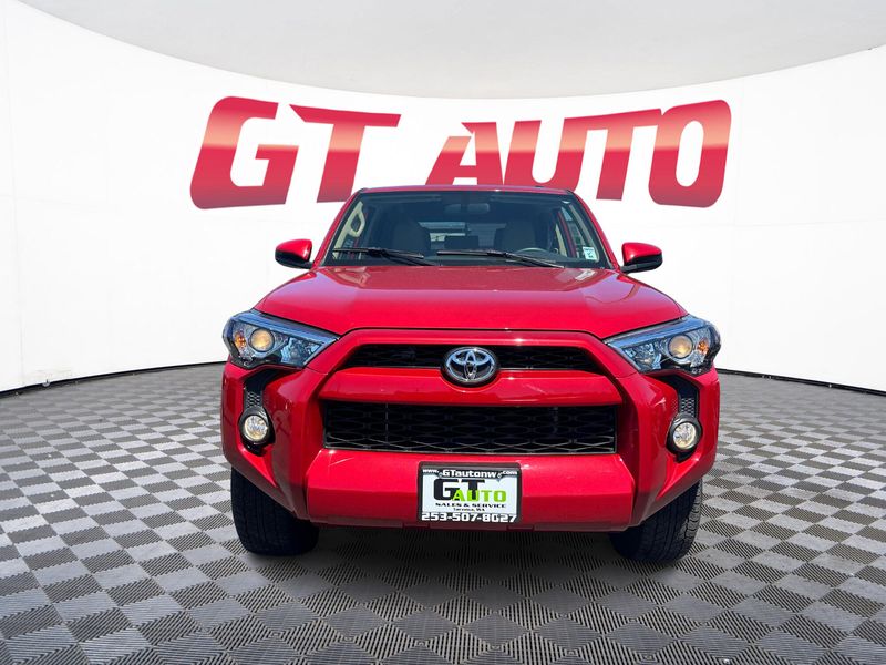 2019 Toyota 4Runner SR5 photo 2