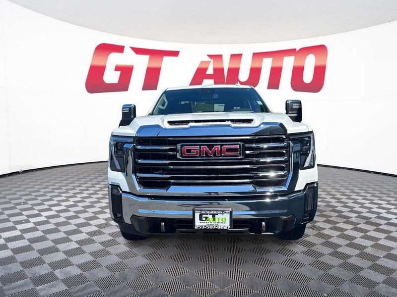 2024 GMC Sierra 3500HD SLT Crew Cab Upper Image 2