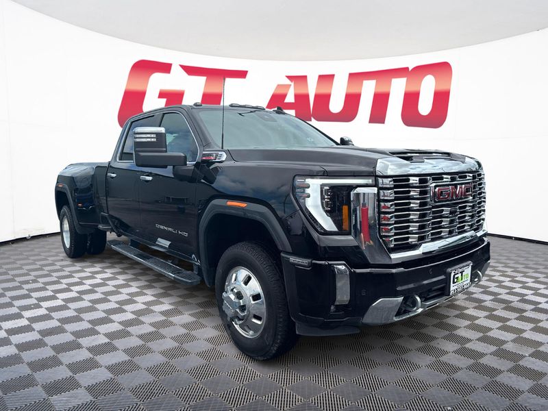 2024 GMC Sierra 3500HD Denali Crew Cab Upper Image 1