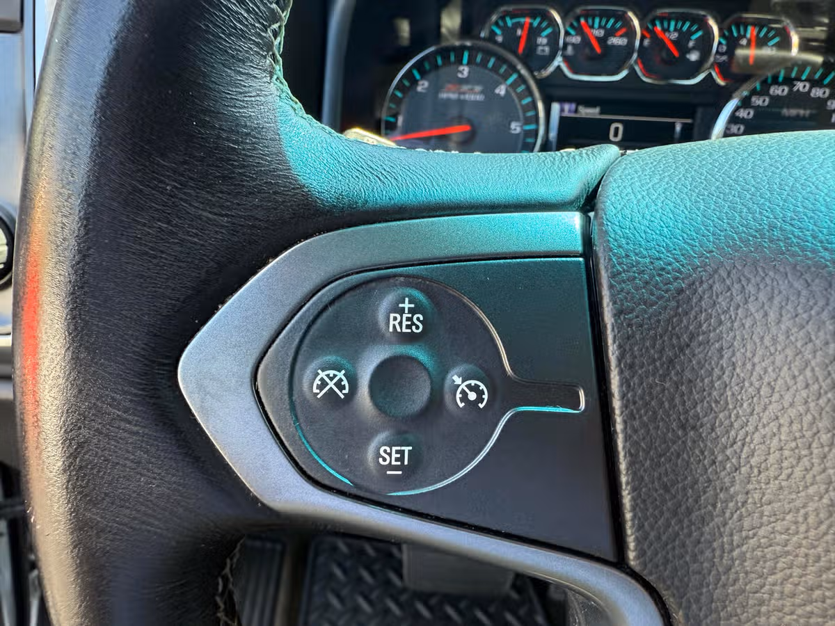 2018 Chevrolet Silverado 1500 LT Z71 Crew Cab Image 24