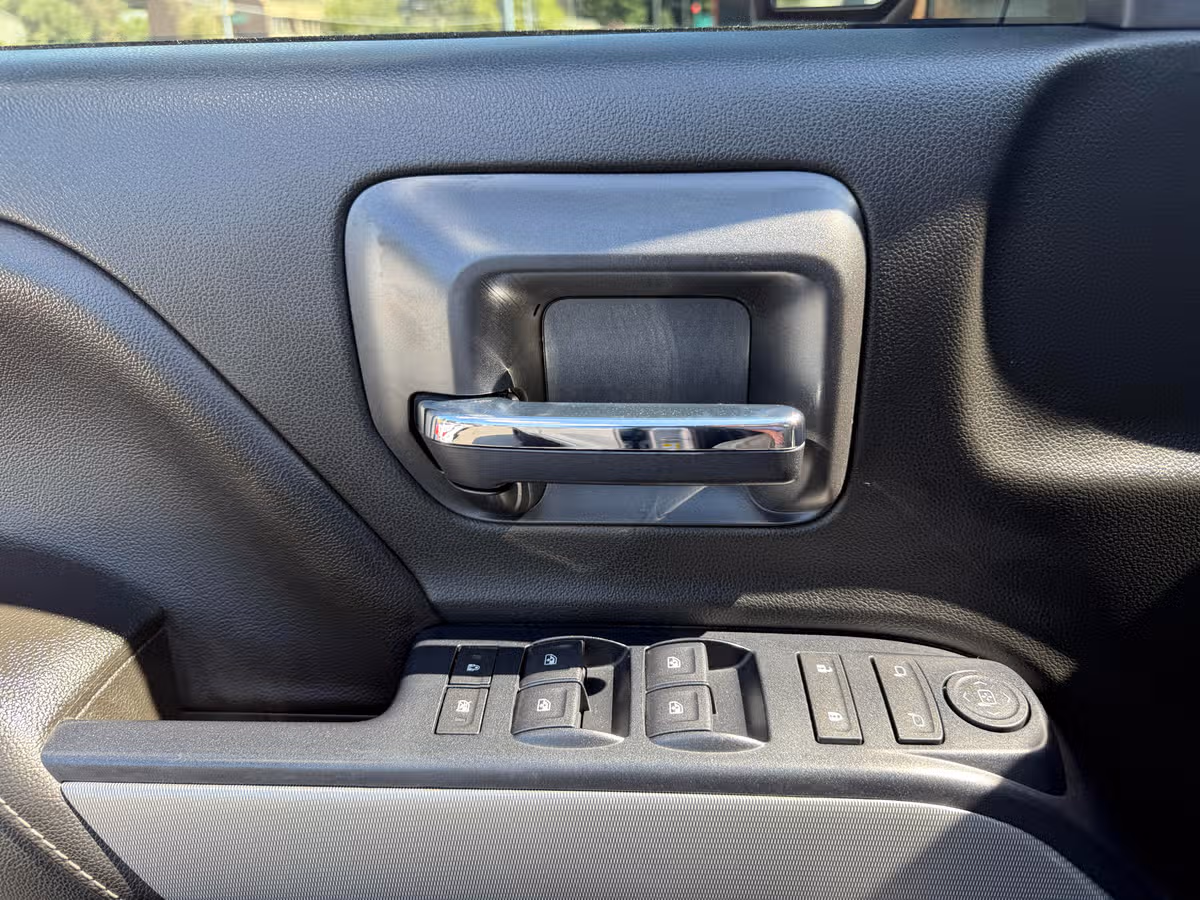 2018 Chevrolet Silverado 1500 LT Z71 Crew Cab Image 27