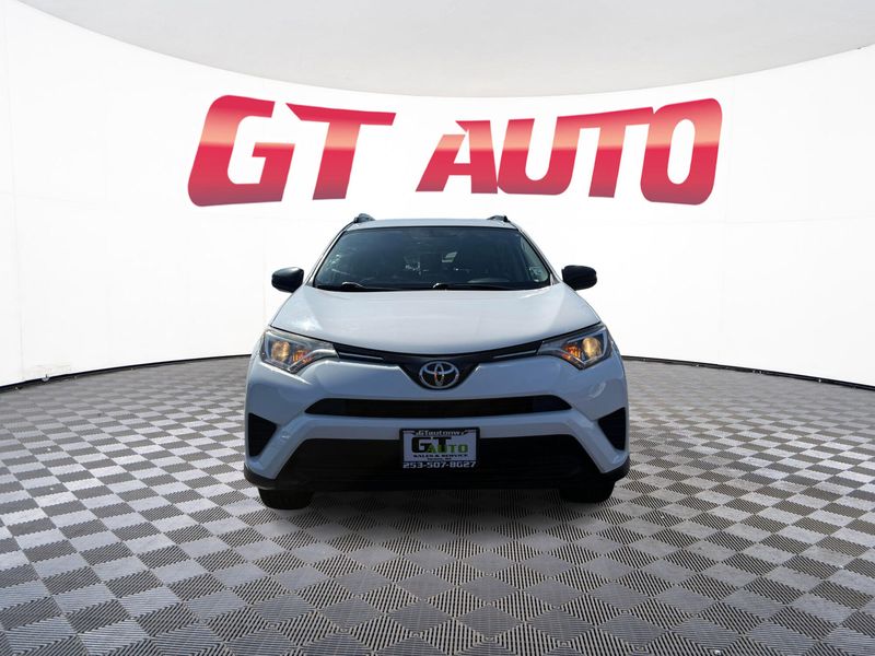 2016 Toyota RAV4 LE photo 2
