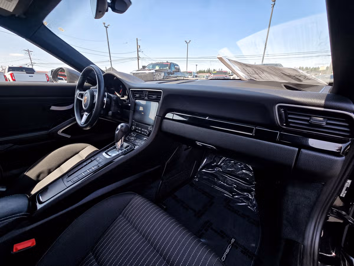 2019 Porsche 911 Carrera T Image 11