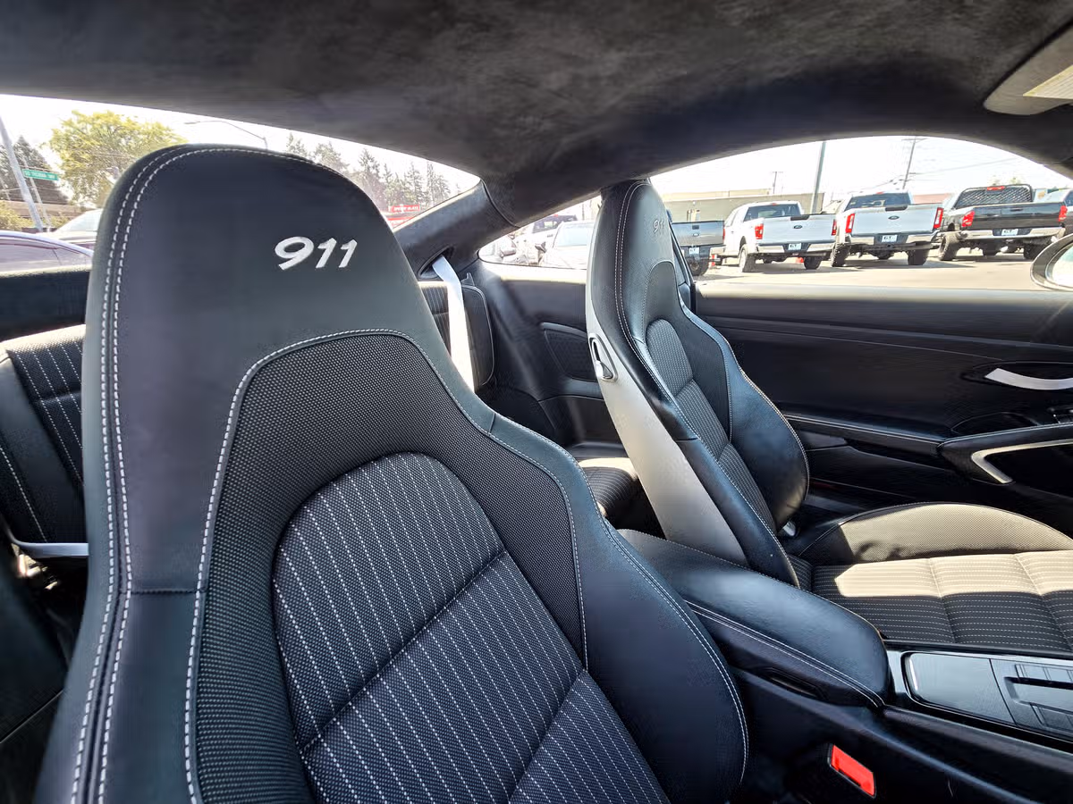 2019 Porsche 911 Carrera T Image 12