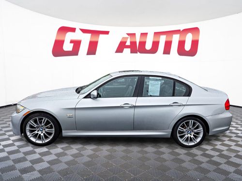 2011 BMW 3 Series 328i xDrive Lower Image 2