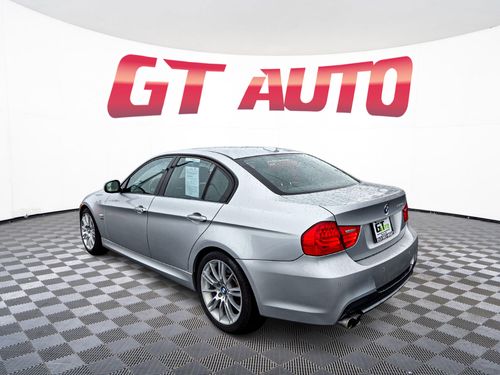 2011 BMW 3 Series 328i xDrive Lower Image 3