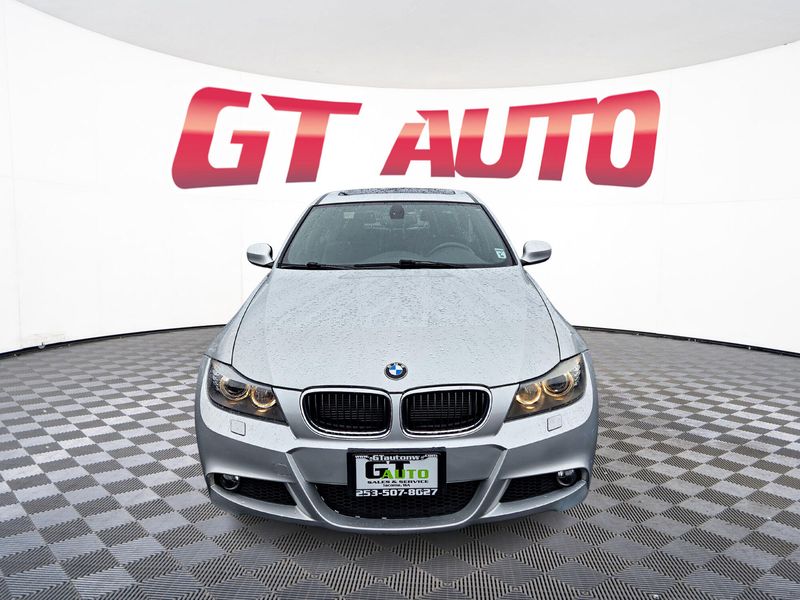 2011 BMW 3 Series 328i xDrive Upper Image 2