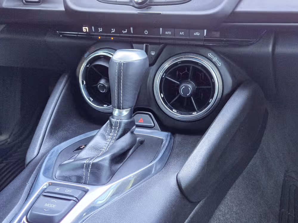 2018 Chevrolet Camaro LT Image 26