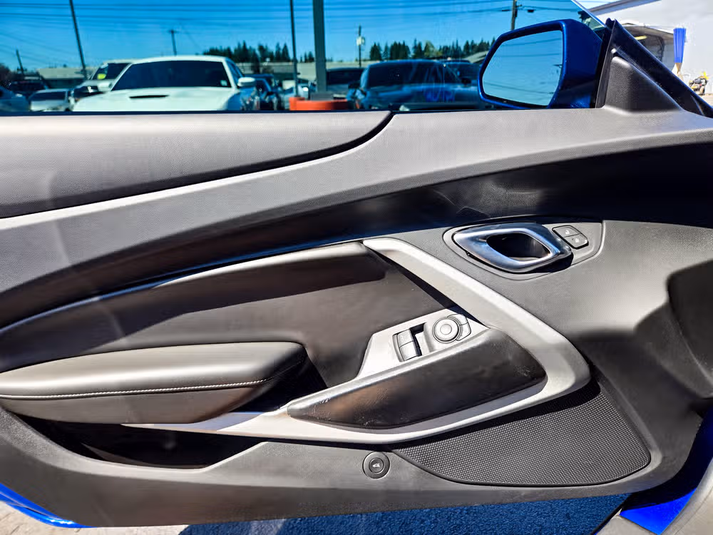 2018 Chevrolet Camaro LT Image 30