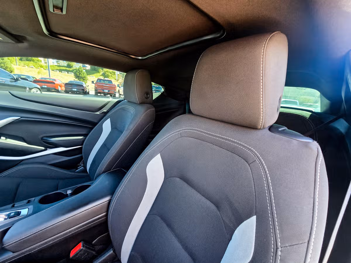2018 Chevrolet Camaro LT Image 17
