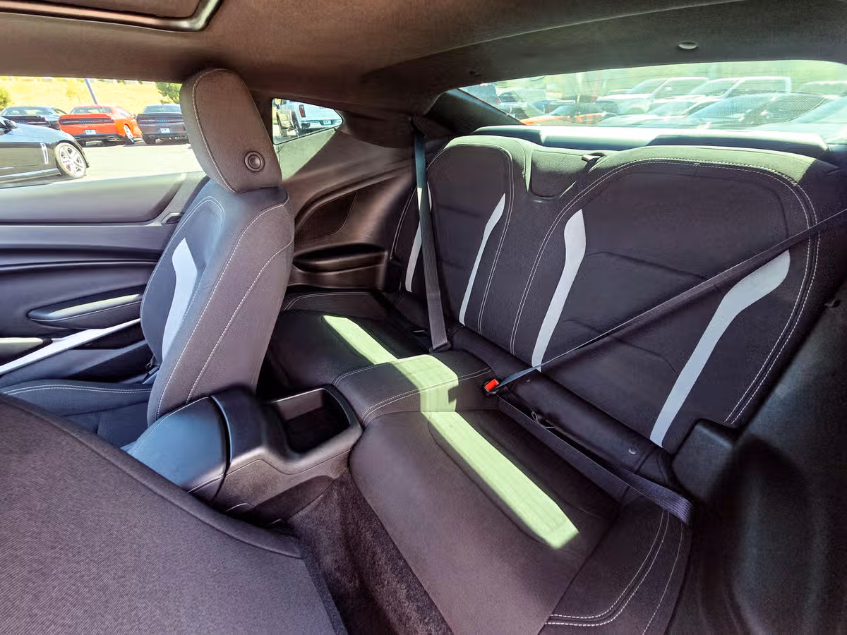 2018 Chevrolet Camaro LT Image 18