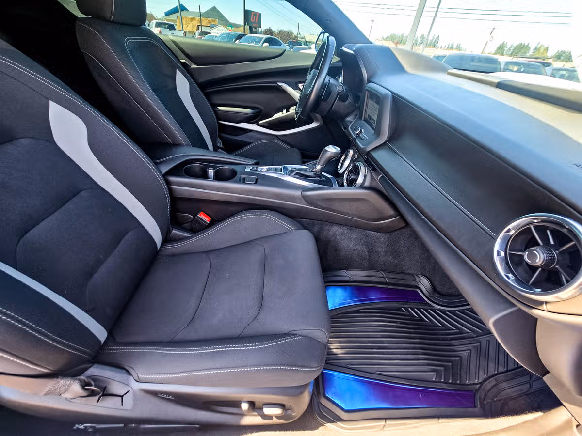 2018 Chevrolet Camaro LT Image 19