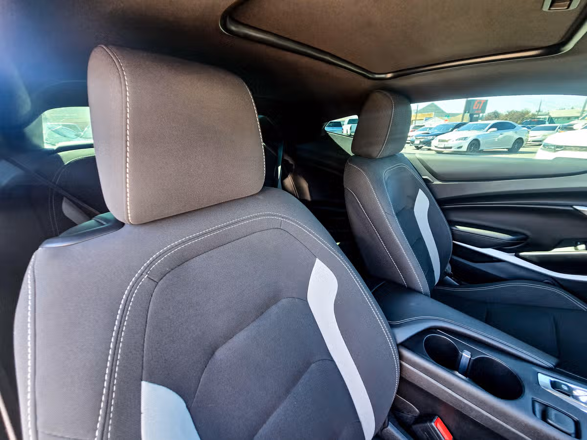 2018 Chevrolet Camaro LT Image 20