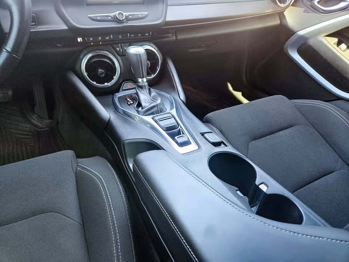 2018 Chevrolet Camaro LT Image 27