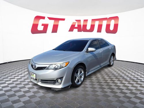 2012 Toyota Camry SE Lower Image 1