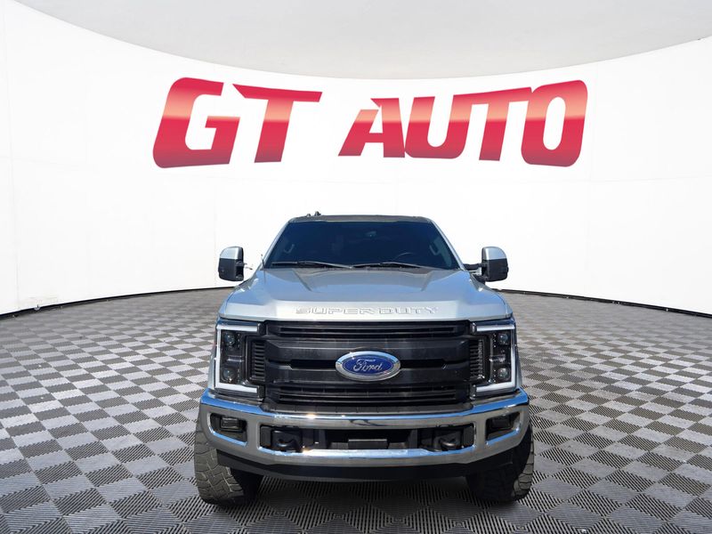 2019 Ford F-250 Super Duty Lariat Crew Cab Upper Image 2