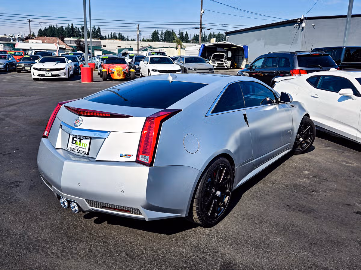 2013 Cadillac CTS-V Base Image 10