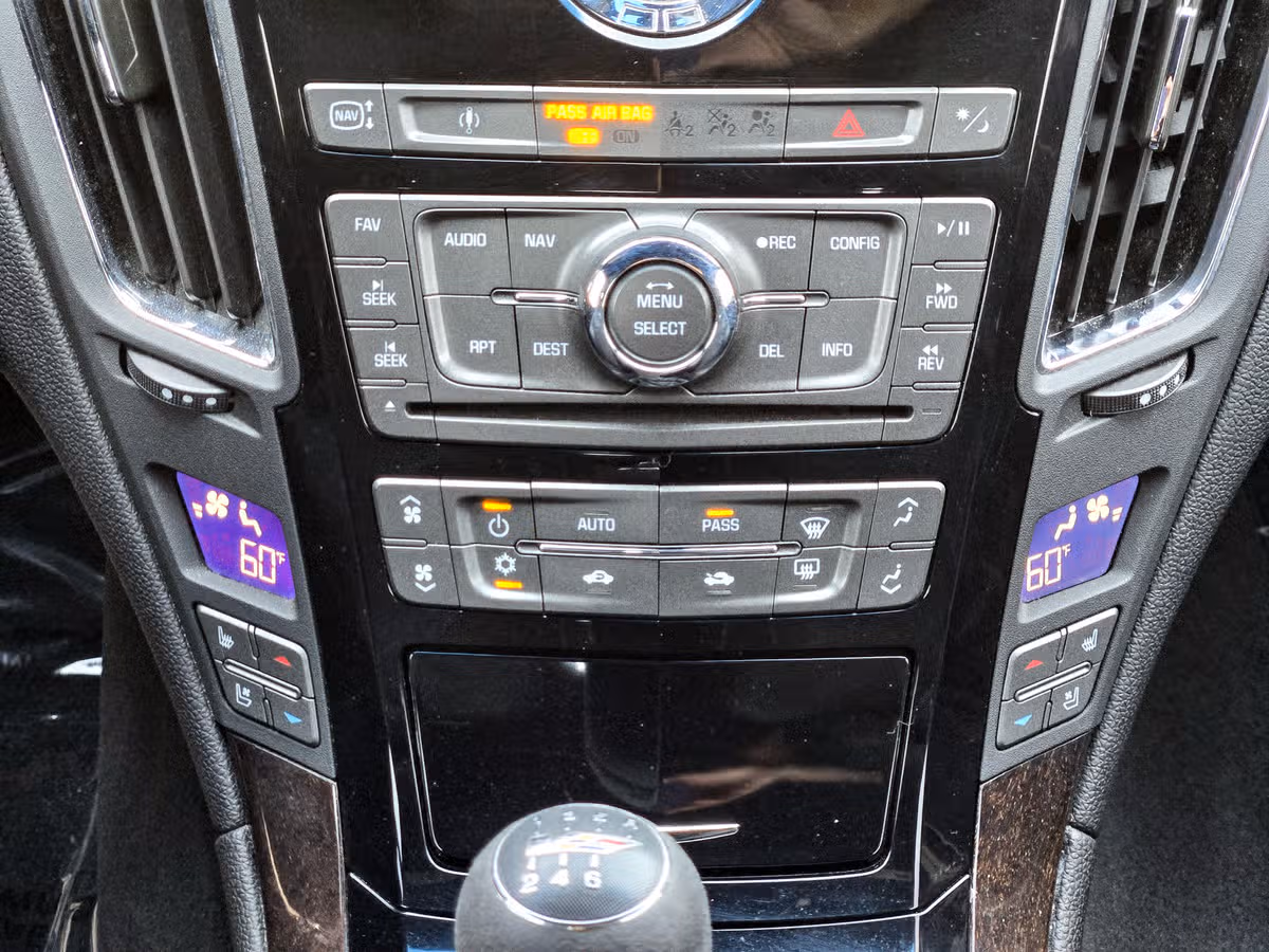 2013 Cadillac CTS-V Base Image 34