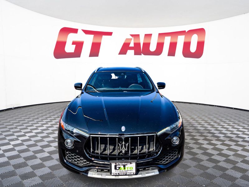 2017 Maserati Levante S photo 2