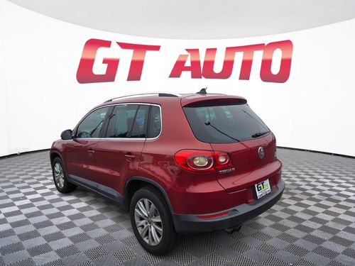 2009 Volkswagen Tiguan SE 4Motion Lower Image 2