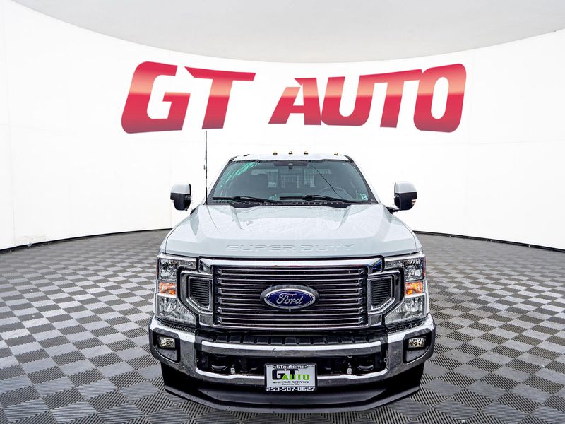 2022 Ford F-350 Super Duty Lariat Crew Cab Upper Image 2