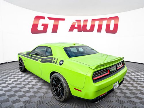 2015 Dodge Challenger SRT 392 Lower Image 3