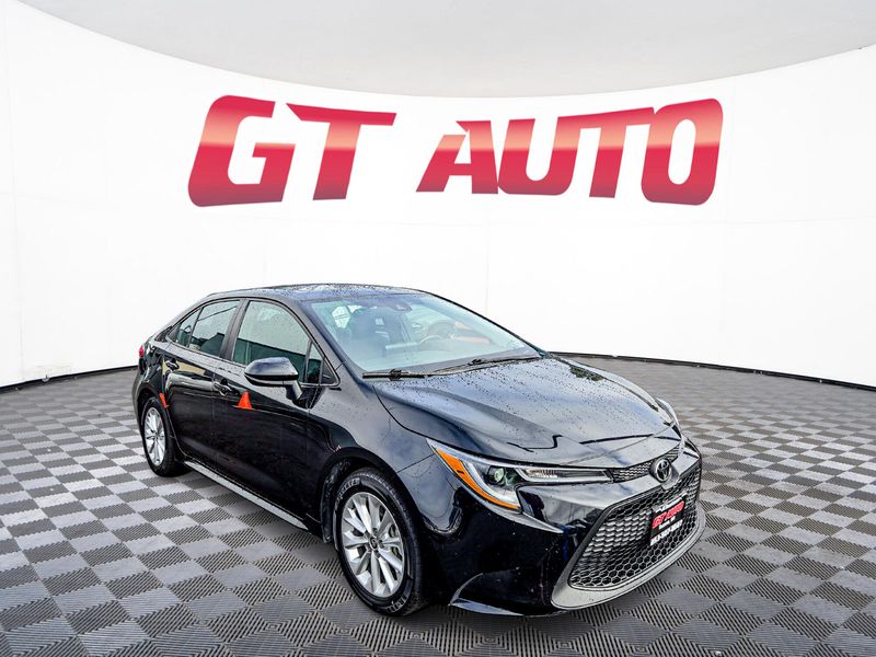 2022 Toyota Corolla LE Upper Image 1