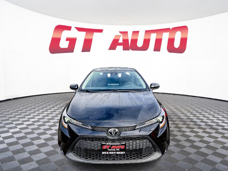 2022 Toyota Corolla LE Upper Image 2