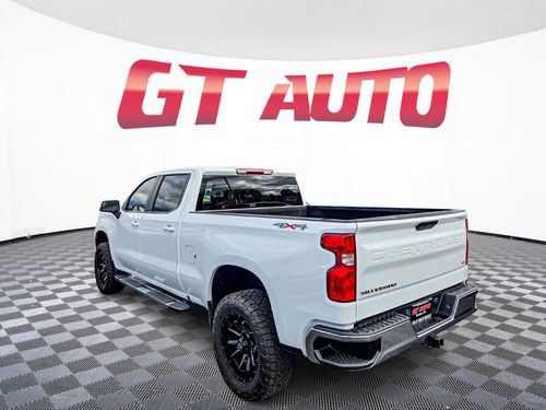2021 Chevrolet Silverado 1500 LT Pickup 4D 5 3/4 ft Crew Cab Lower Image 3