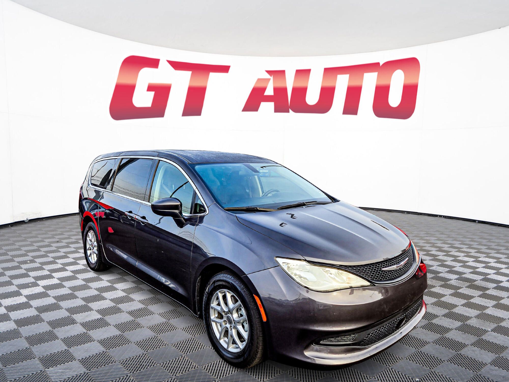 2022 Chrysler Voyager LX's photo