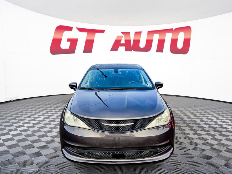 2022 Chrysler Voyager LX Upper Image 2