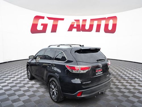 2016 Toyota Highlander XLE Lower Image 2