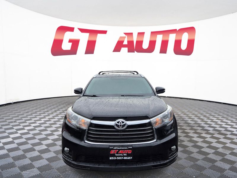 2016 Toyota Highlander XLE Upper Image 2