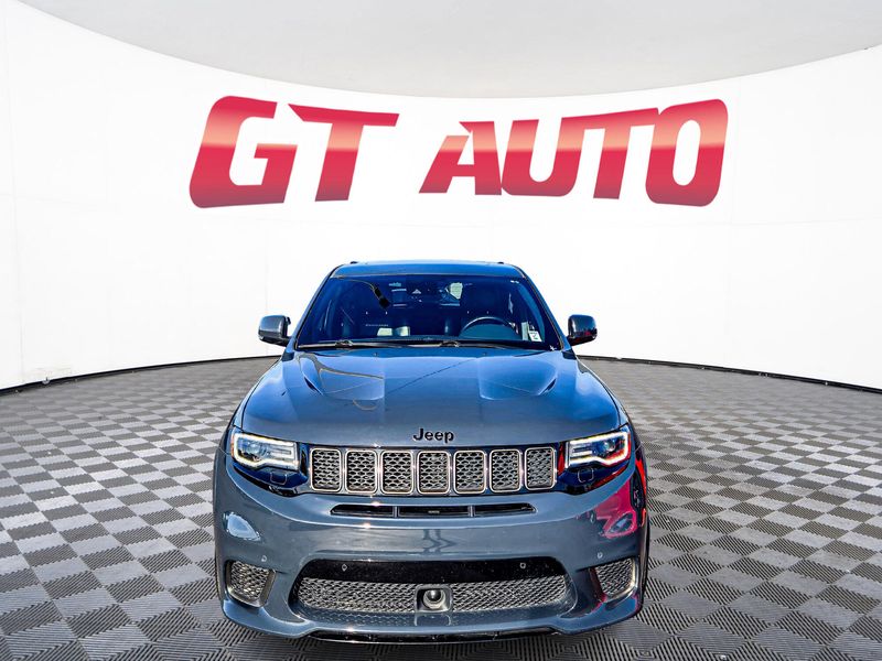 2018 Jeep Grand Cherokee Trackhawk Upper Image 2