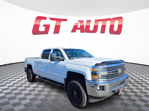 8076 - 2015 Chevrolet Silverado 2500HD LTZ Crew Cab