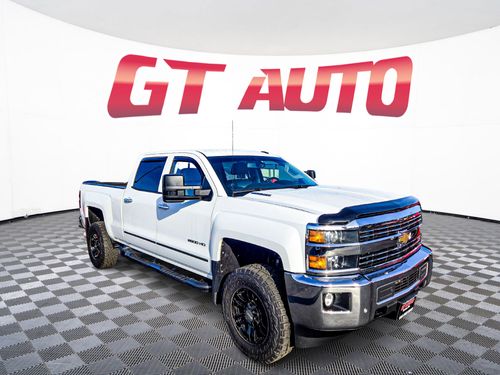 8076 - 2015 Chevrolet Silverado 2500HD LTZ Crew Cab