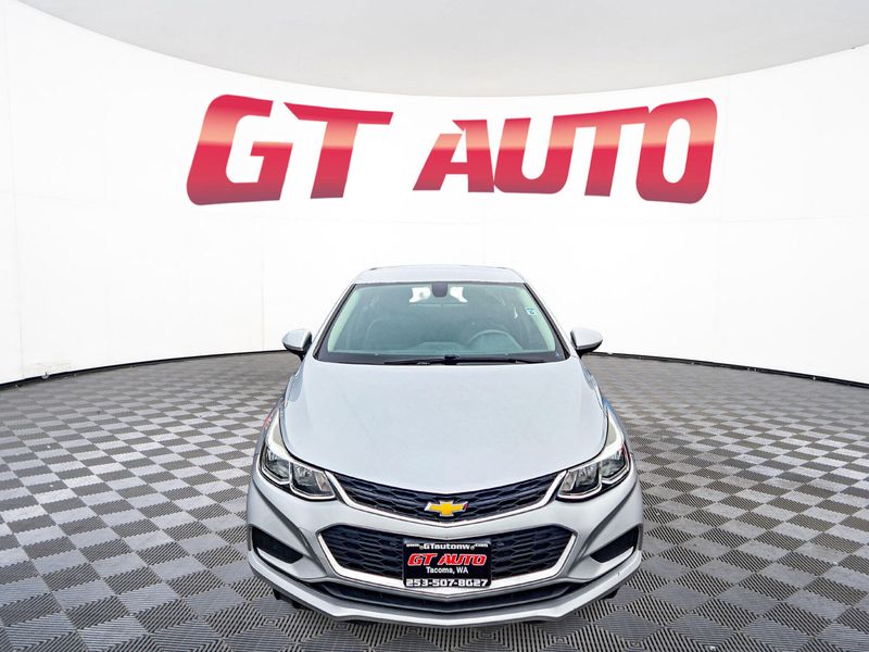 2018 Chevrolet Cruze LS photo 2
