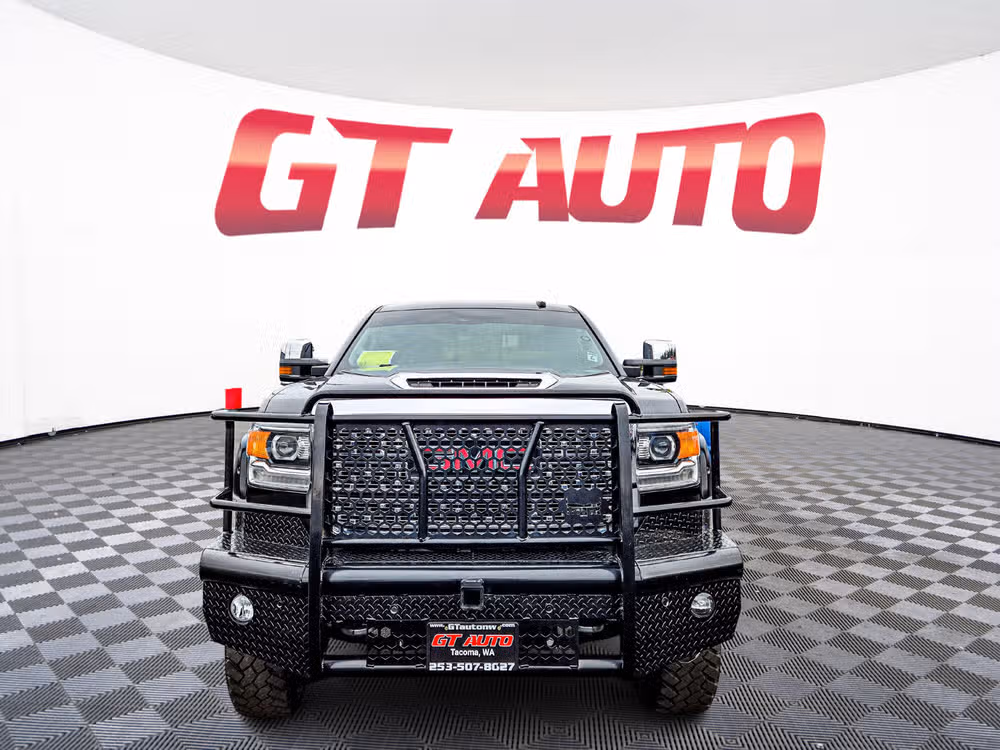 2018 GMC Sierra 2500HD Denali Image 2