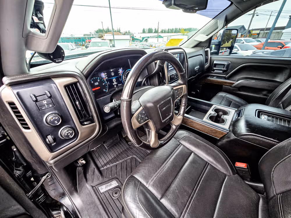 2018 GMC Sierra 2500HD Denali Image 9