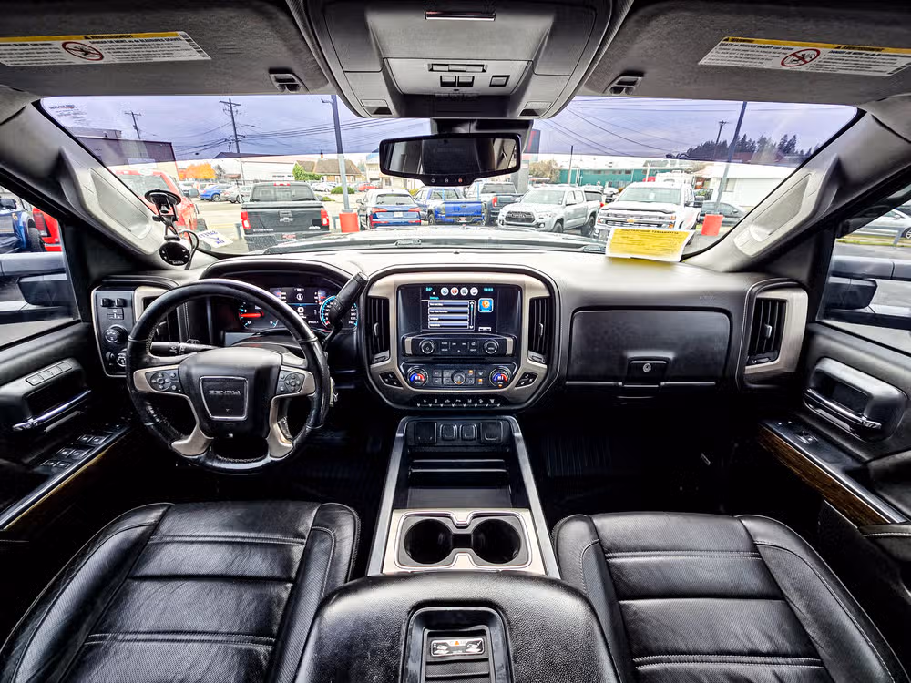 2018 GMC Sierra 2500HD Denali Image 17