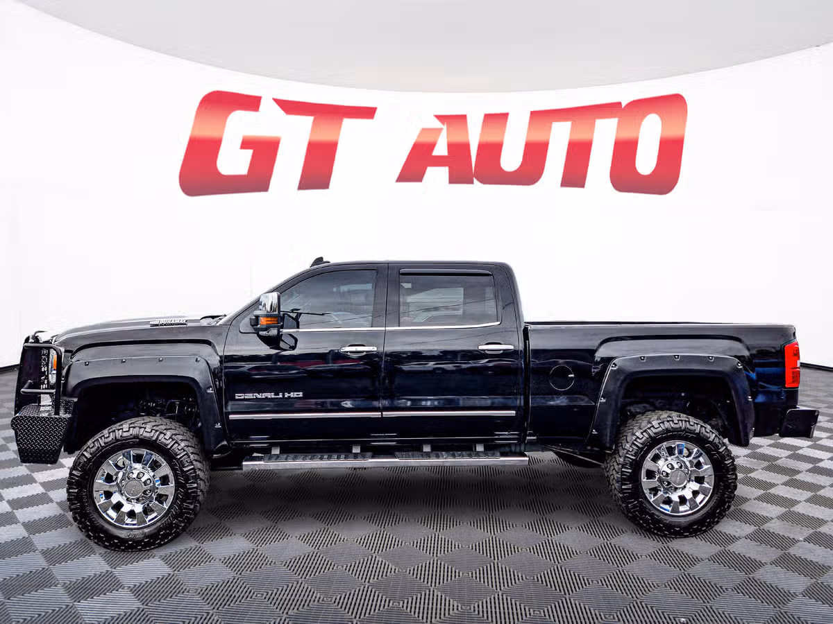 2018 GMC Sierra 2500HD Denali Image 4