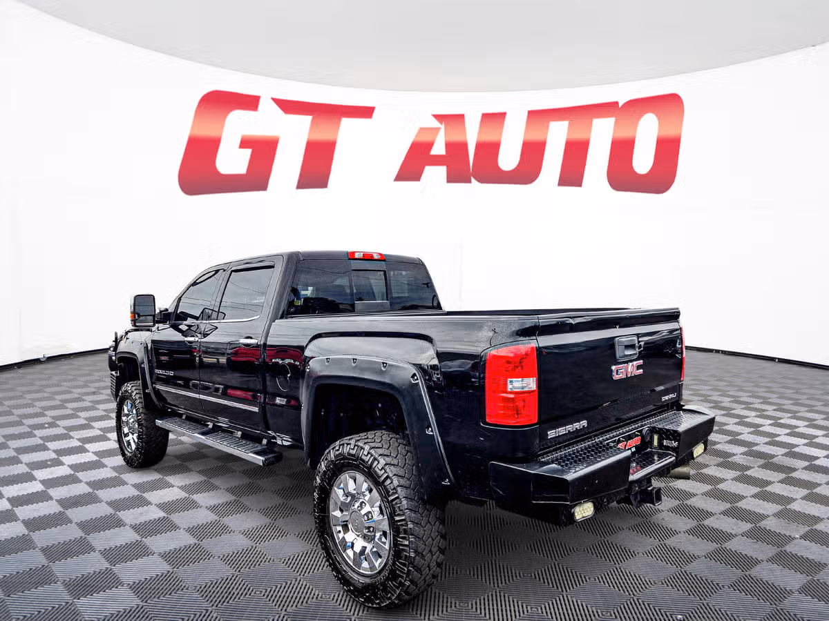 2018 GMC Sierra 2500HD Denali Image 5