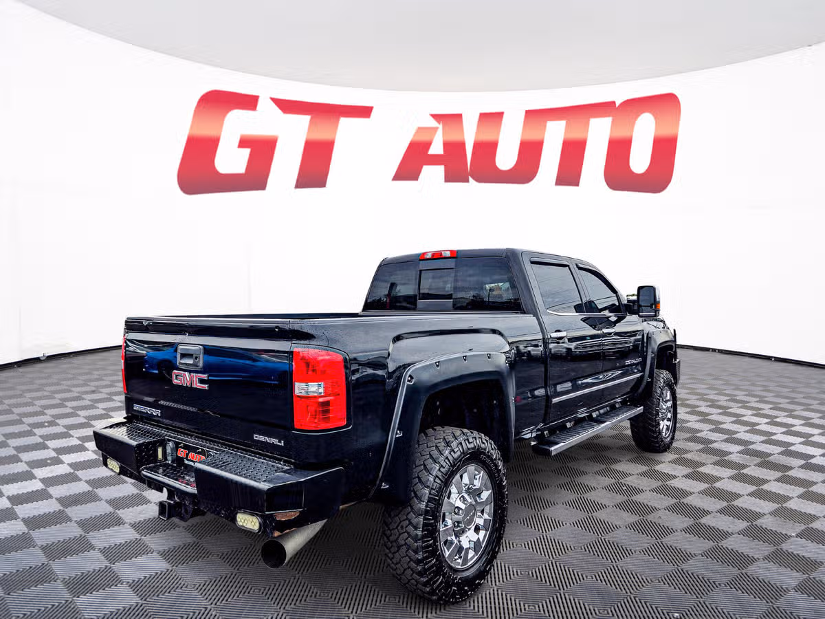 2018 GMC Sierra 2500HD Denali Image 7